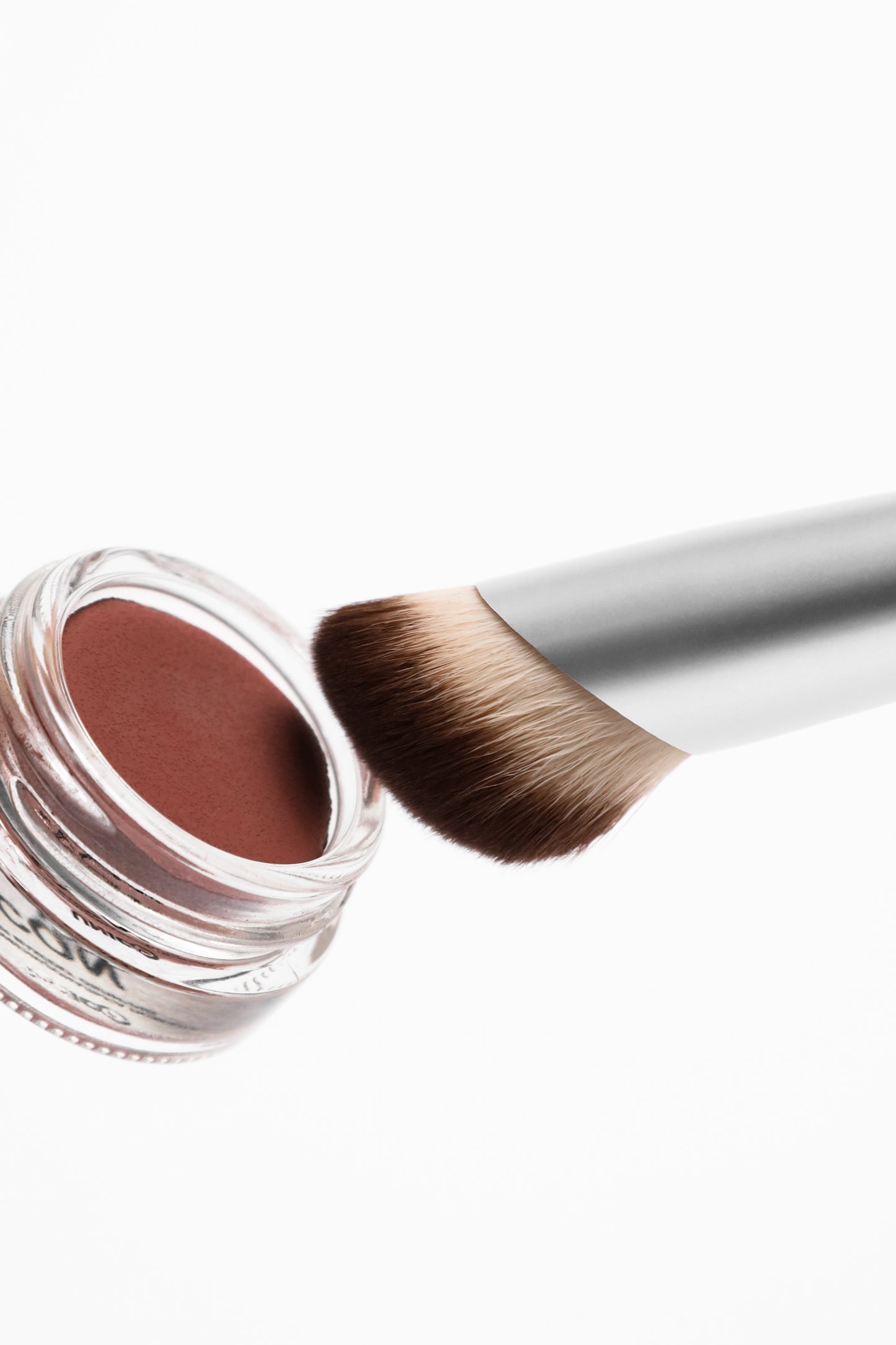 MULTITASKER & MAKEUP BRUSH