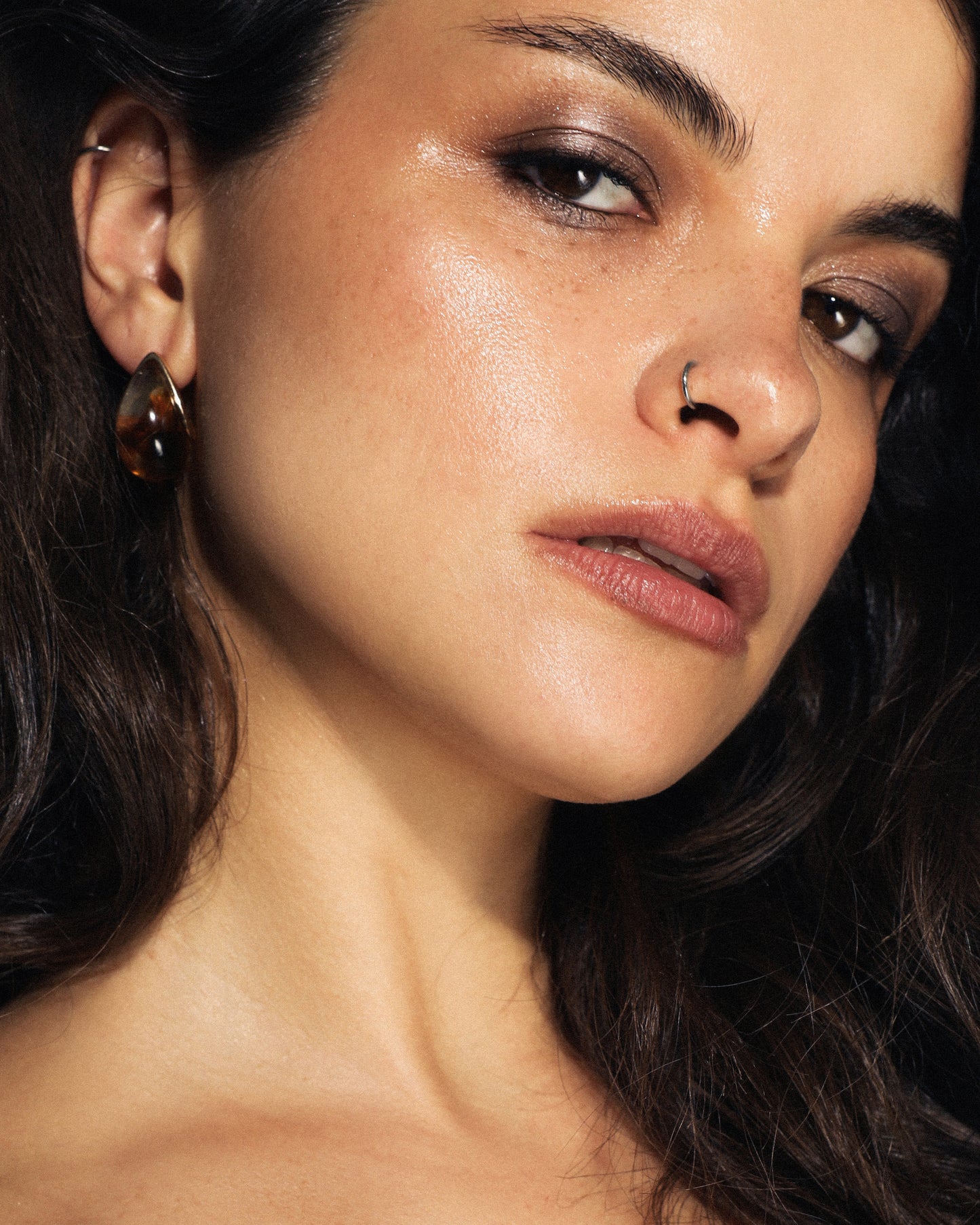 SHINY EYE TOPPER NOIR